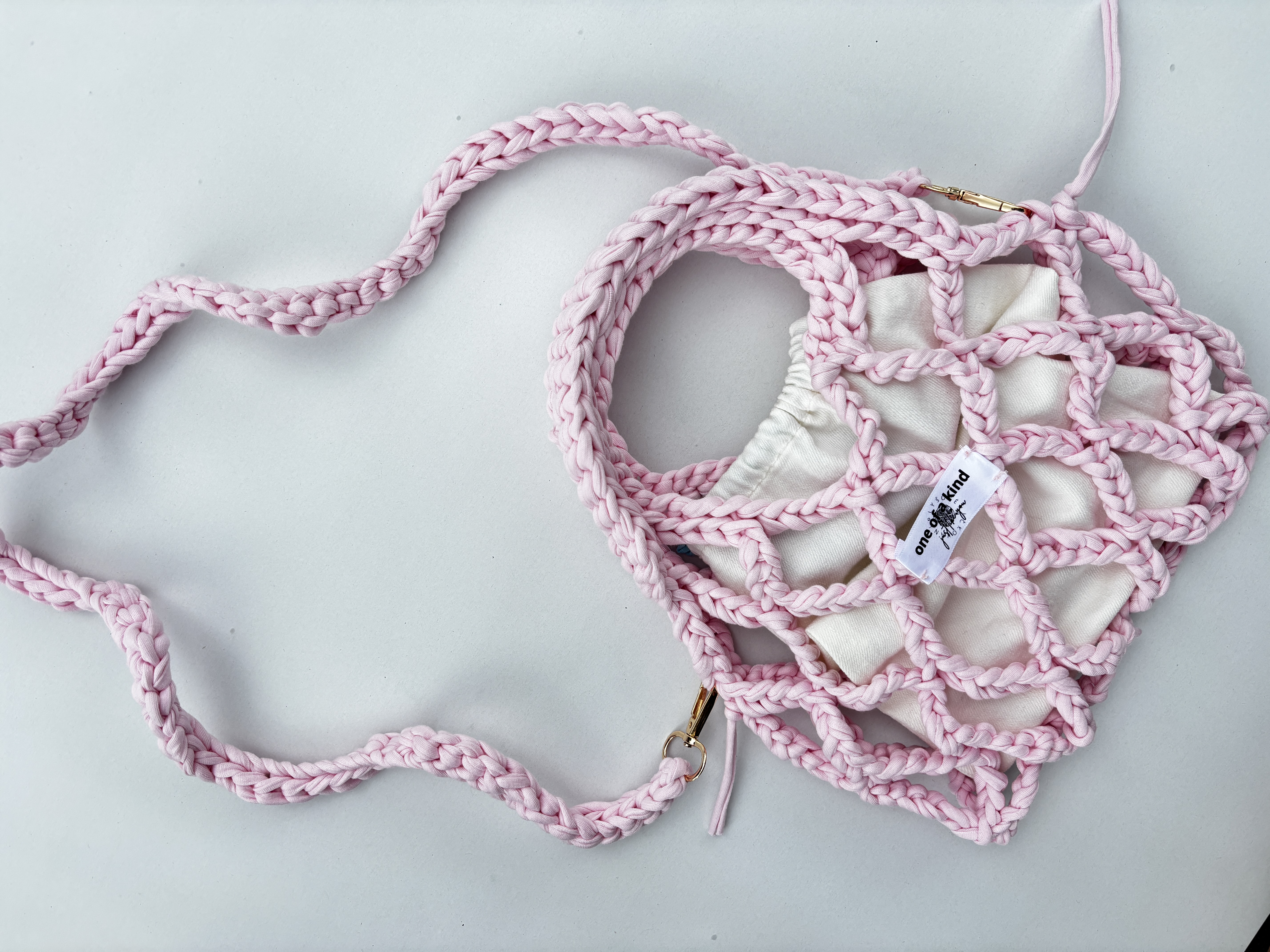 Síťovka růžová s popruhem